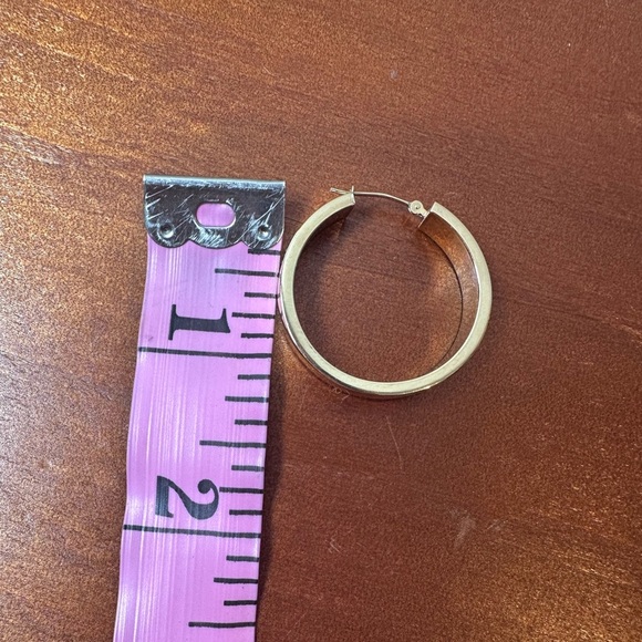 10 Karat Yellow Gold Hoops Earrings - Picture 13 of 13